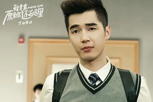 【图】金世佳肌肉内裤照男人味十足 主演《致青春》破两亿