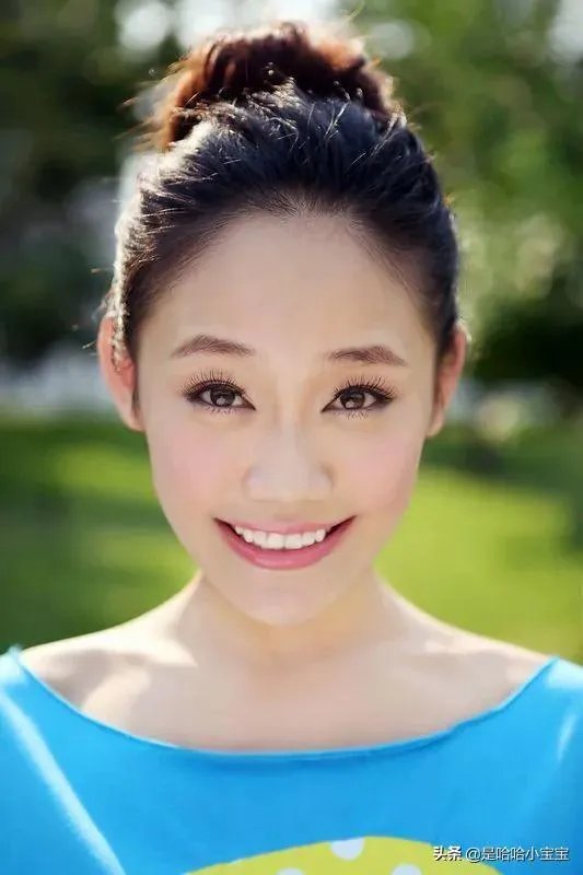 夜幕下的哈尔滨的女演员？