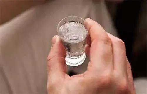 敬酒不吃吃罚酒是因果关系吗