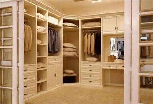 成品衣柜和定制衣柜哪个好  看完才选才不会后悔