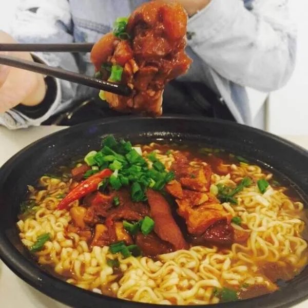 请问成都春熙路有什么美食？