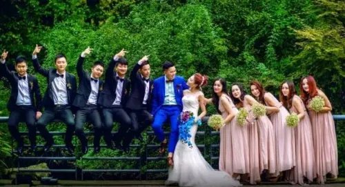 结婚伴郎伴娘有什么讲究 当伴郎会和伴娘亲密接触吗