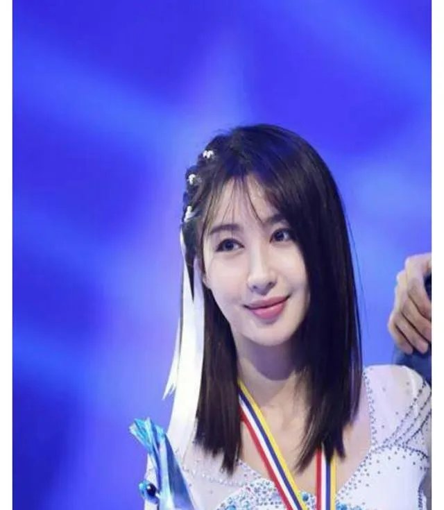 李菲儿是谁？为何近日频频上热搜？