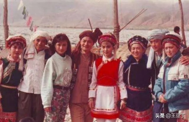 五朵金花的儿女插曲歌名？