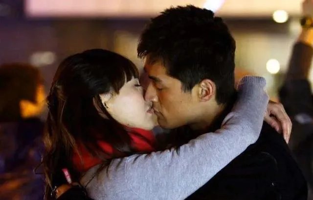 电影、电视剧拍吻戏时，发生过哪些令人尴尬的事？