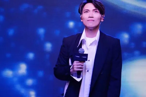 杨忠伟翻唱很火的歌