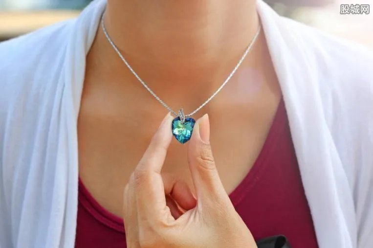 水晶吊坠一般多少钱 水晶吊坠真假如何鉴别？