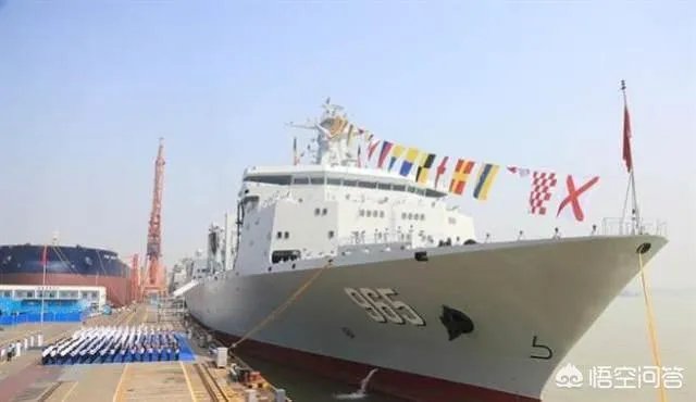 在辽宁舰的编队中，“呼伦湖”号补给舰有什么作用？