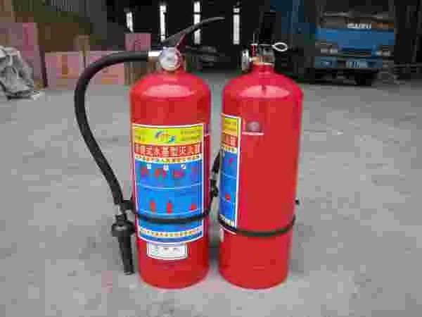 泡沫灭火器的使用方法