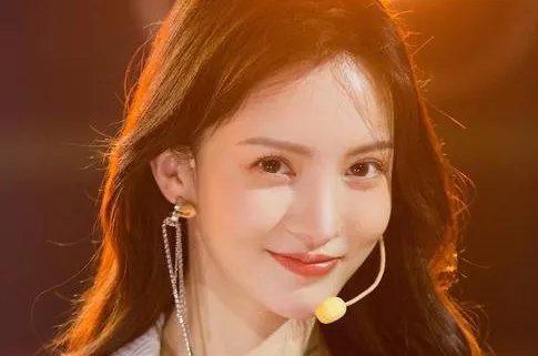 如何看待如今金晨的成功？