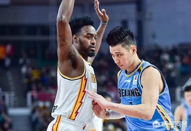 首钢和山西男篮的常规赛中，林书豪被外援富兰克林所撞到，翟晓川上前出头，你怎么看？