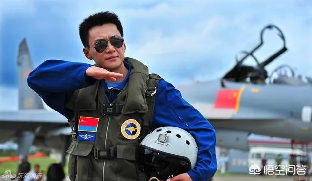 战斗机飞行员戴的眼镜有什么特别之处？