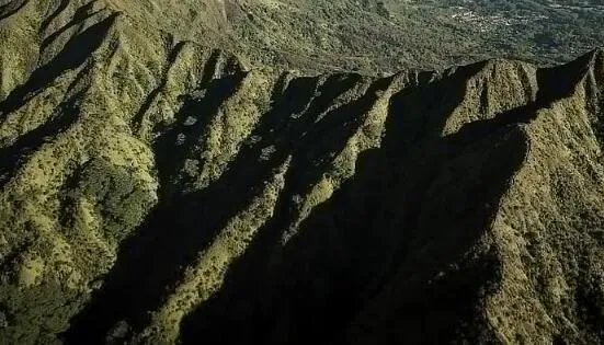 泥石流发生时应该往哪个方向跑 遇上泥石流逃生的正确方法
