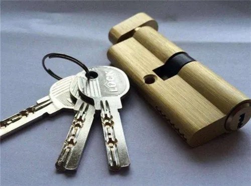 防盗门自己怎样换锁芯