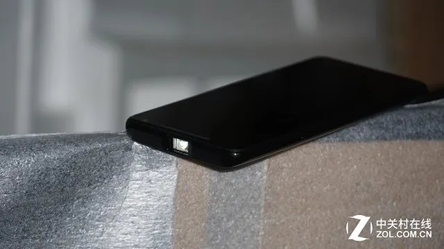 青橙VOGA 2 AI激光投影手机  把电影院装兜里