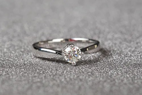 钻戒意义是什么  结婚为什么要戴钻戒