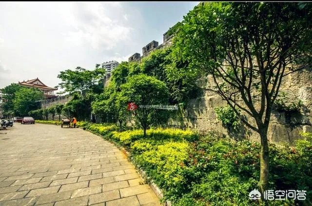 请问湖南武冈市怎么样，交通方不方便？