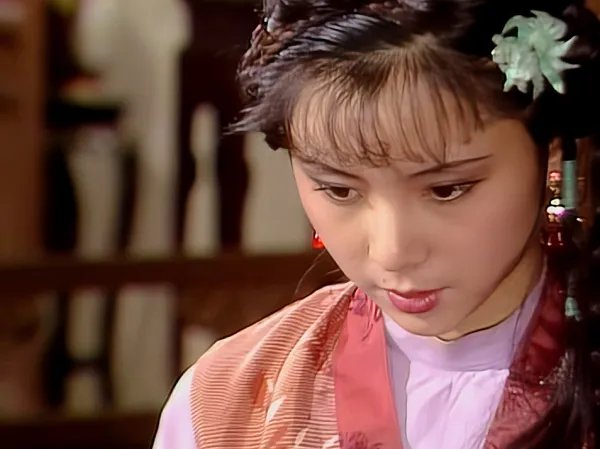 安雯红楼梦晴雯扮演者，被丈夫宠爱23年，晚年砸锅卖铁无家可归？