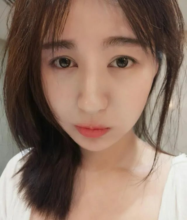 李菲儿是谁？为何近日频频上热搜？