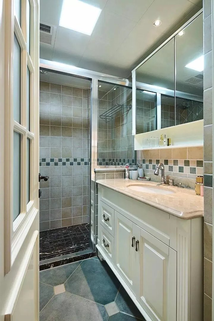 卫生间墙面效果图，卫生间墙砖腰线选择！