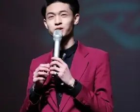 秦霄贤为什么能成为各类综艺节目的常驻嘉宾？他的身上有着怎样的魅力？