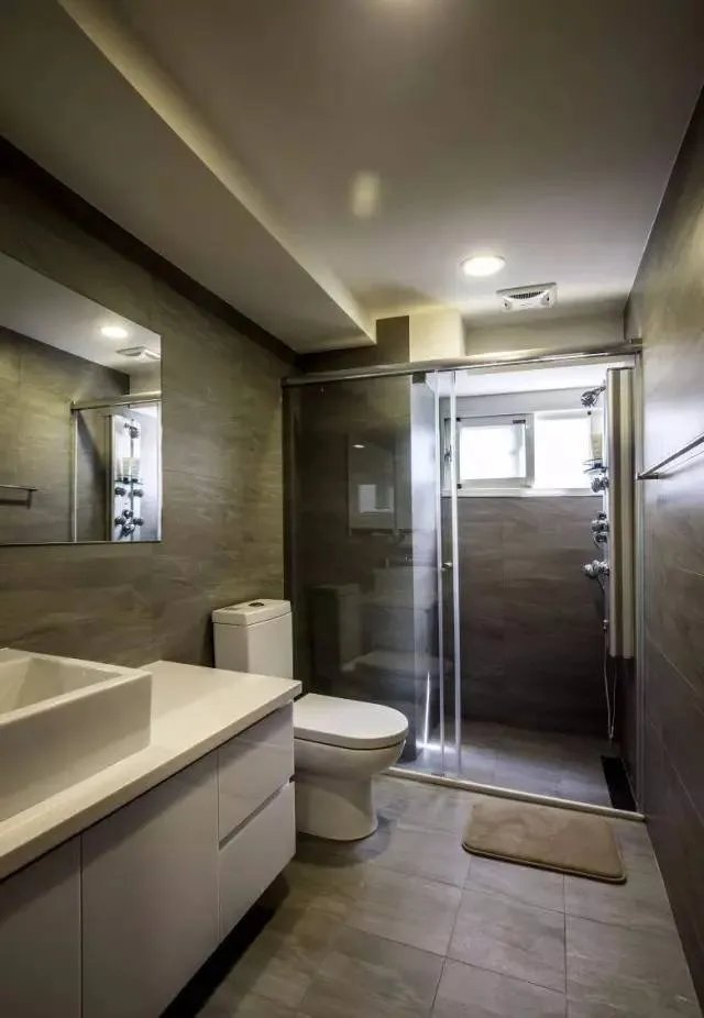 装推拉门的浴室，美观又好用！