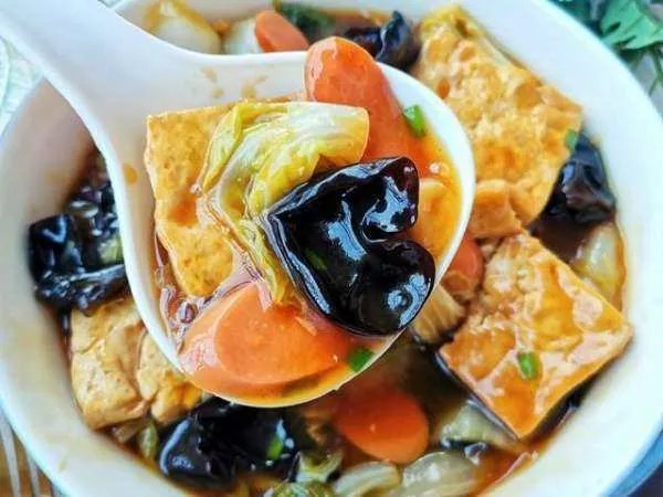 白菜炖豆腐怎样做才好吃？有什么小窍门？