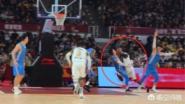 首钢和山西男篮的常规赛中，林书豪被外援富兰克林所撞到，翟晓川上前出头，你怎么看？