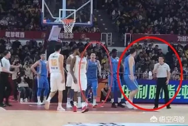 首钢和山西男篮的常规赛中，林书豪被外援富兰克林所撞到，翟晓川上前出头，你怎么看？