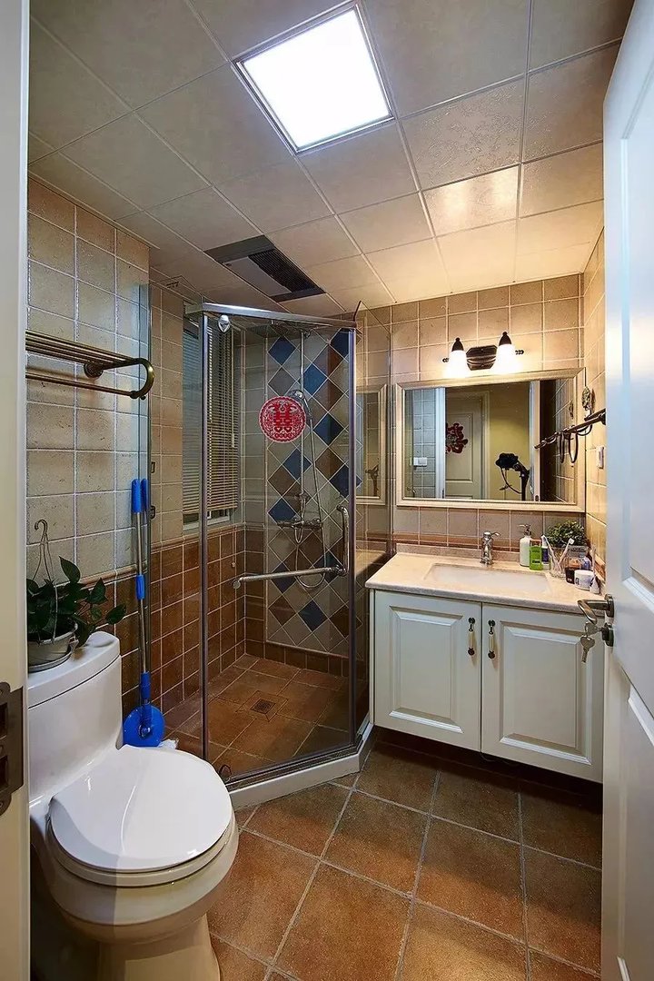 卫生间墙面效果图，卫生间墙砖腰线选择！