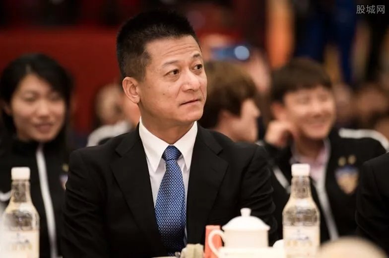 束昱辉出书《生命的代价》 揭秘权健老总束昱辉资料