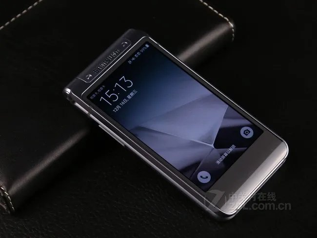 三星W2016智能手机（翻盖 尊贵金 电信4G标配版 双卡双待） 京东5428元