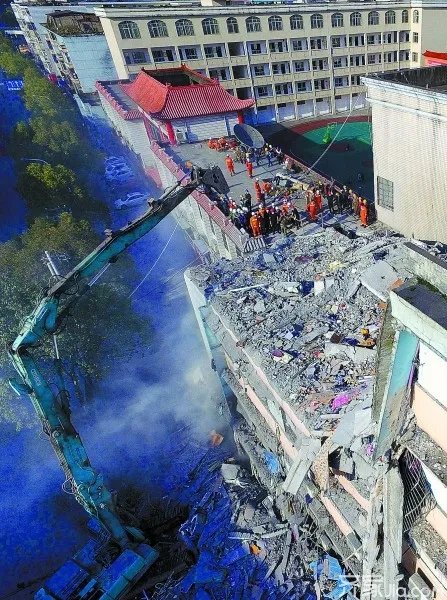 江西萍乡：不当装修引发连续坍塌