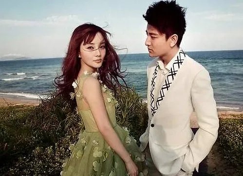 李小璐带甜馨度假，贾乃亮疑被打马赛克，你猜他们会复合吗？