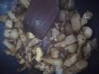 鹌鹑蛋红烧肉