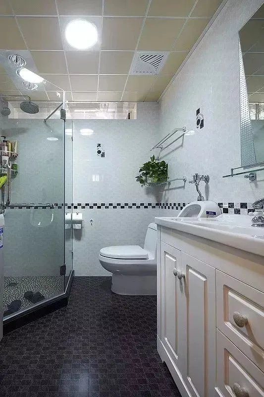 卫生间墙面效果图，卫生间墙砖腰线选择！