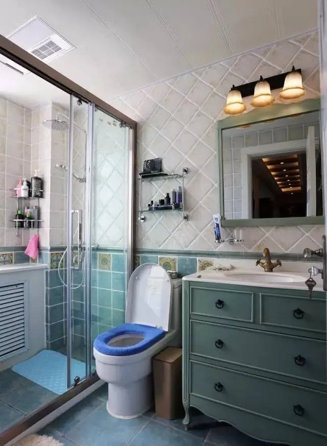 装推拉门的浴室，美观又好用！