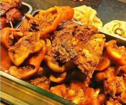 请问成都春熙路有什么美食？