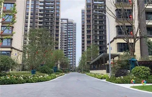 蓝色钱江小区是豪宅吗