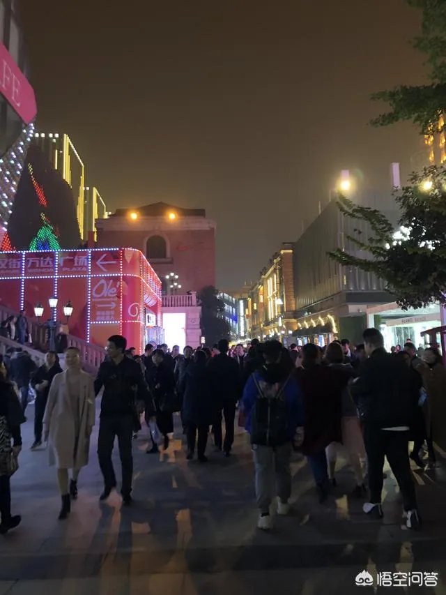 武汉的楚河汉街好玩吗？