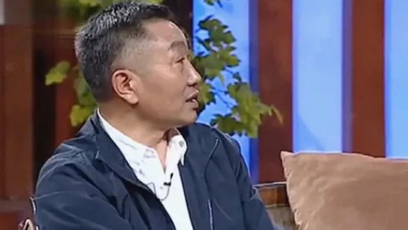 杜源4岁认识妻子，出道多年至今无绯闻，女儿成了最大的骄傲，你怎么看？