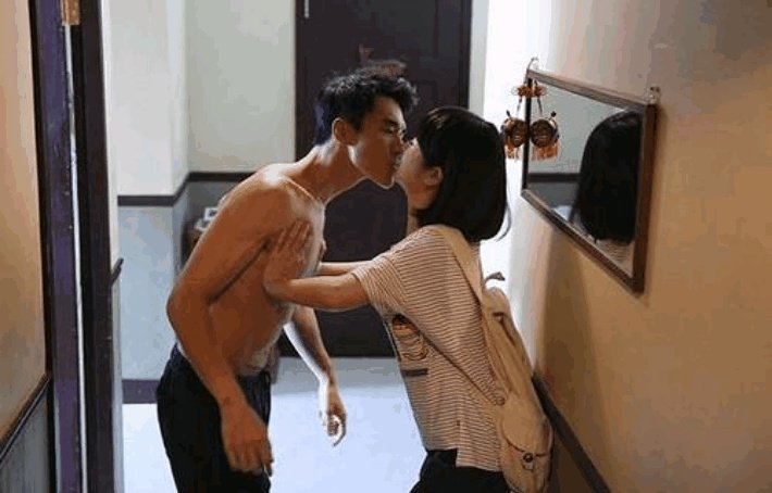 电影、电视剧拍吻戏时，发生过哪些令人尴尬的事？