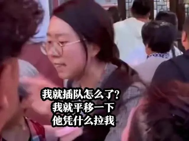 “插队婆孙”被恶搞做成表情包：如此“网暴”是否合适？