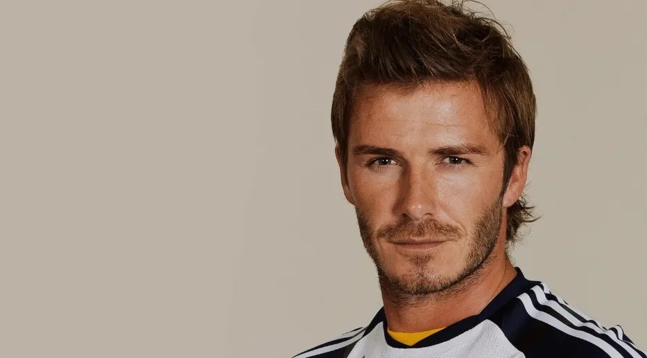 贝克汉姆女儿近照曝光，9岁小七大变样，金发披肩发育太明显，你怎么看？