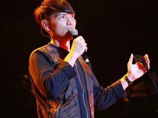 杨忠伟翻唱很火的歌