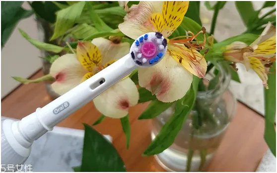 欧乐b电动牙刷怎么样？四个刷头很好用