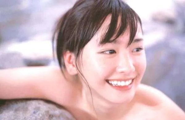 女本女星新垣结衣18岁旧照水嫩吗？