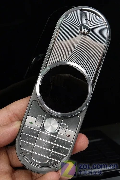 V70万元奢华复刻版 中文版摩托AURA评测