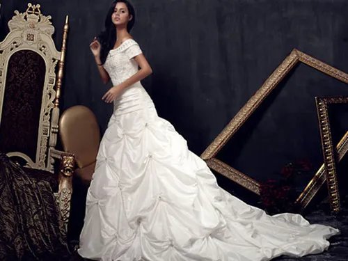 梦见穿婚纱寓意着什么 梦见穿婚纱好不好