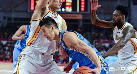 首钢和山西男篮的常规赛中，林书豪被外援富兰克林所撞到，翟晓川上前出头，你怎么看？